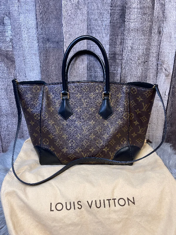 Louis Vuitton bags with a chain - link trim and a leather body for a modern edgeLouis Vuitton Handbag Luxury Designer