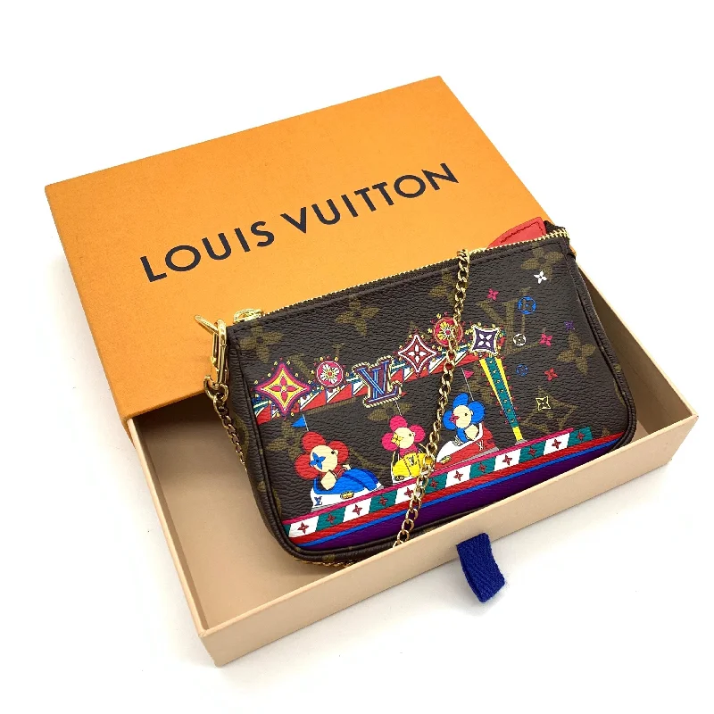 Louis Vuitton bags with a chain - link trim and a leather body for a modern edgeHandbag Luxury Designer By Louis Vuitton  Size: Small