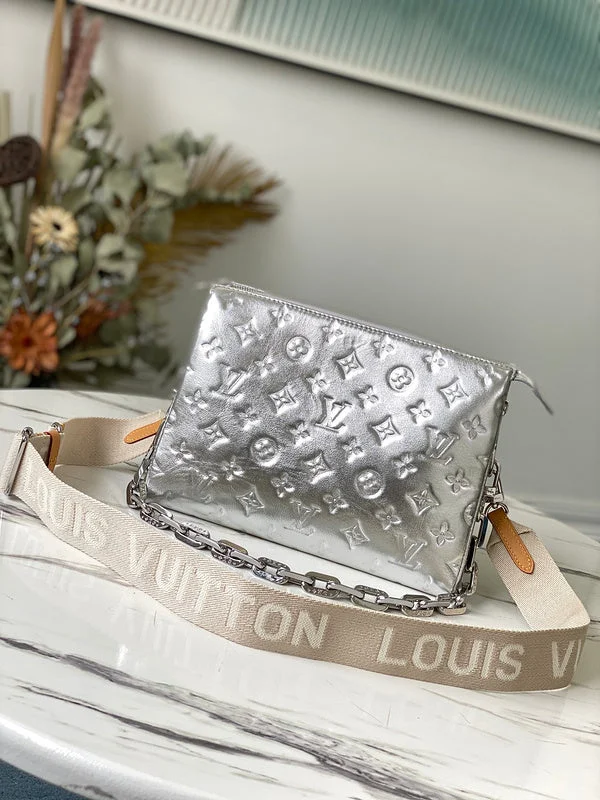 Louis Vuitton bags with a chain - link trim and a leather body for a modern edgeBoldCollect - LOUIS VUITTON BAGS - 1828