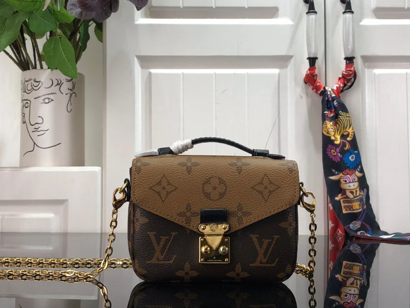 Louis Vuitton bags with a chain - link trim and a leather body for a modern edgeBoldCollect - LOUIS VUITTON BAGS - 1992