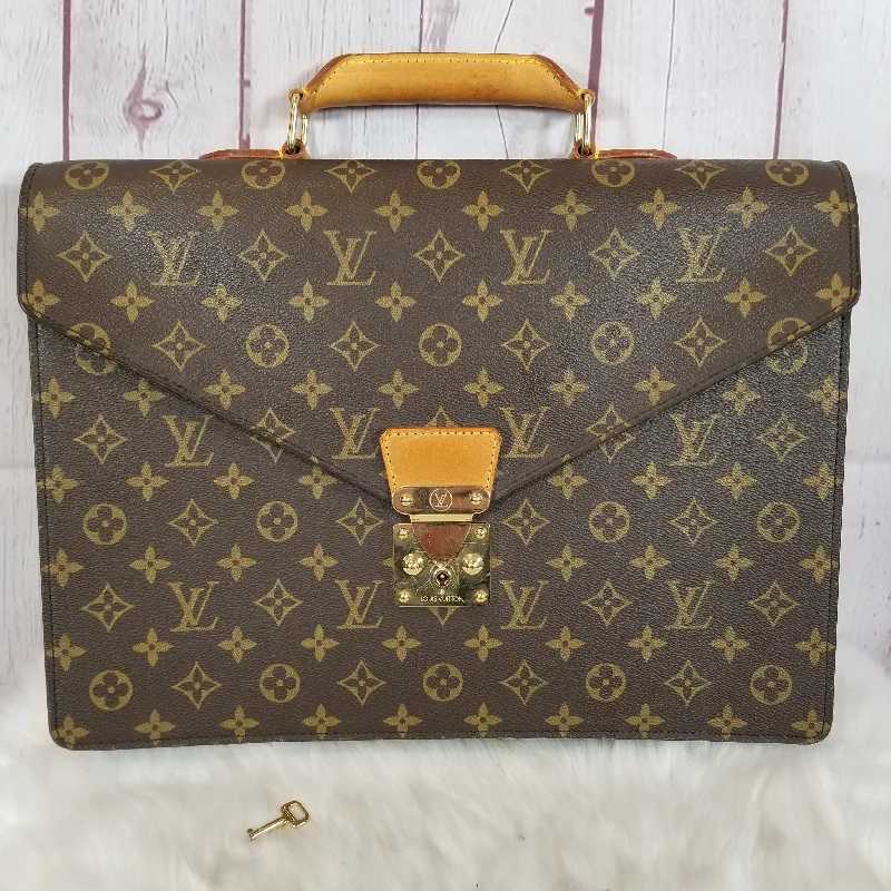 Louis Vuitton bags with a chain - link trim and a leather body for a modern edgeHandbag Designer By Louis Vuitton  Size: Medium