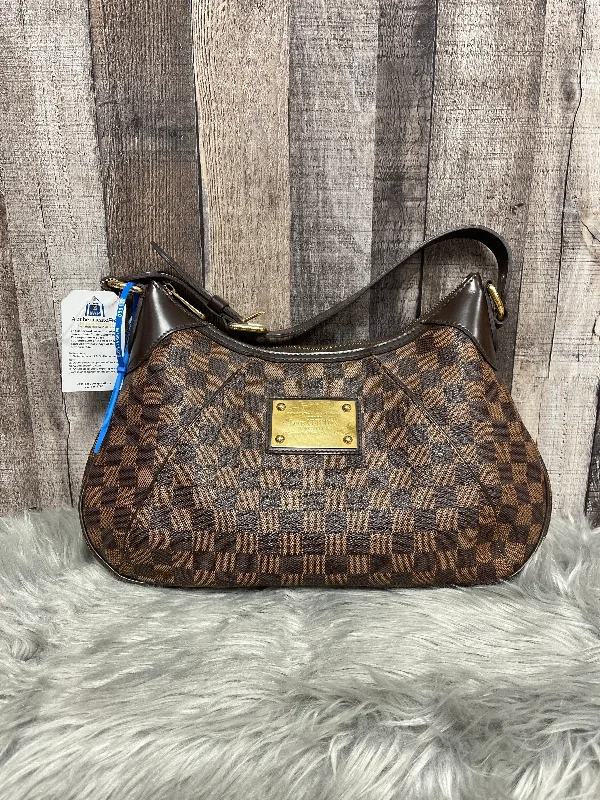 Louis Vuitton bags with a chain - link trim and a leather body for a modern edgeHandbag Luxury Designer By Louis Vuitton  Size: Large