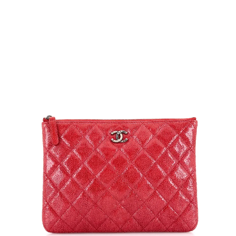 Christian Dior handbags with a removable shoulder strap for versatilityO Case Clutch Crinkled Patent Small