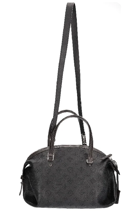 Louis Vuitton bags with a chain - link trim and a leather body for a modern edgeLOUIS VUITTON Asteria Bag