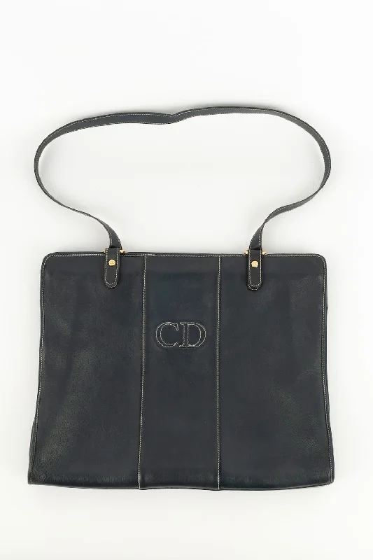 Christian Dior crossbody bags with a front - flap pocket for easy accessPochette en cuir Dior