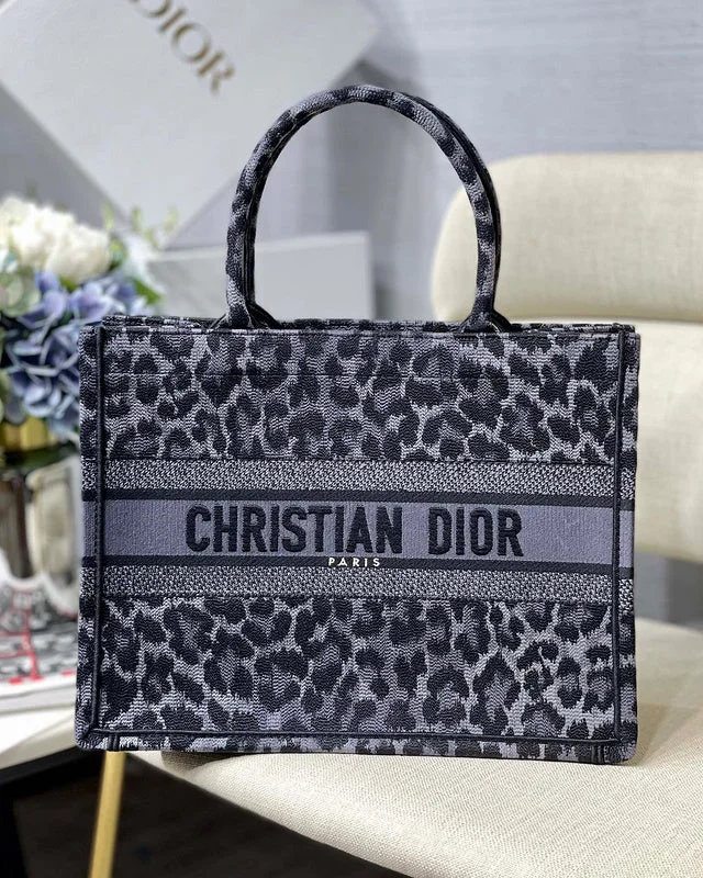 Christian Dior handbags with a detachable mirror for on - the - go touch - upsWF - Dior Bags - 820