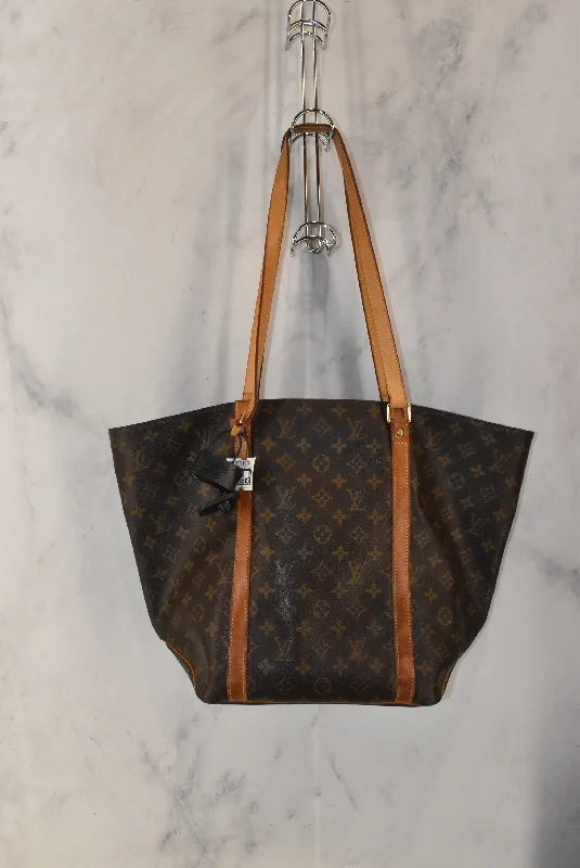 Louis Vuitton bags with a chain - link trim and a leather body for a modern edgeHandbag Designer By Louis Vuitton  Size: Large