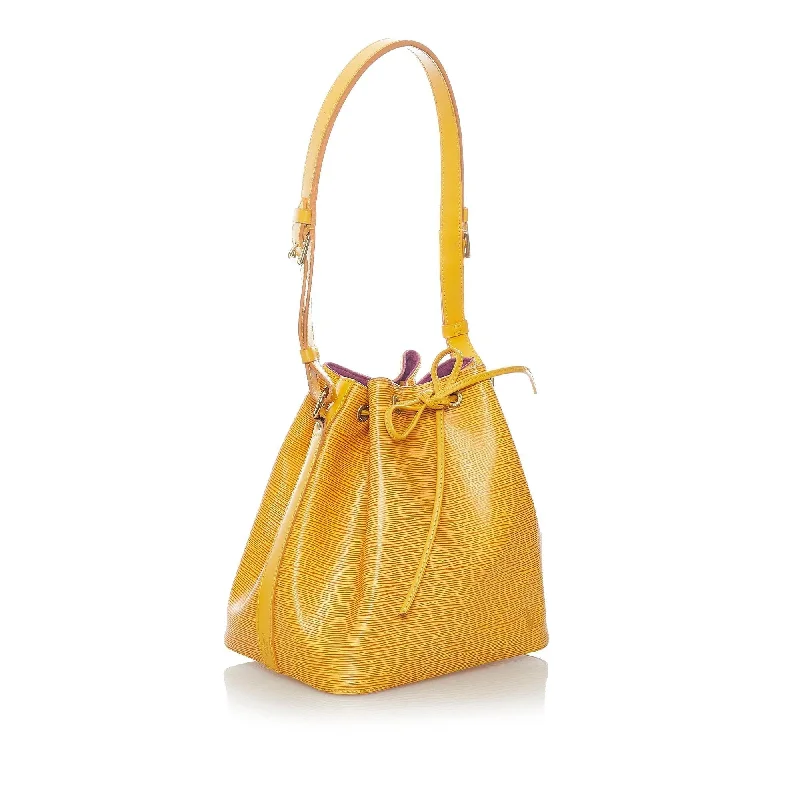 Louis Vuitton bags with a chain - link trim and a leather body for a modern edgeLouis Vuitton Epi Noe (SHG-30543)