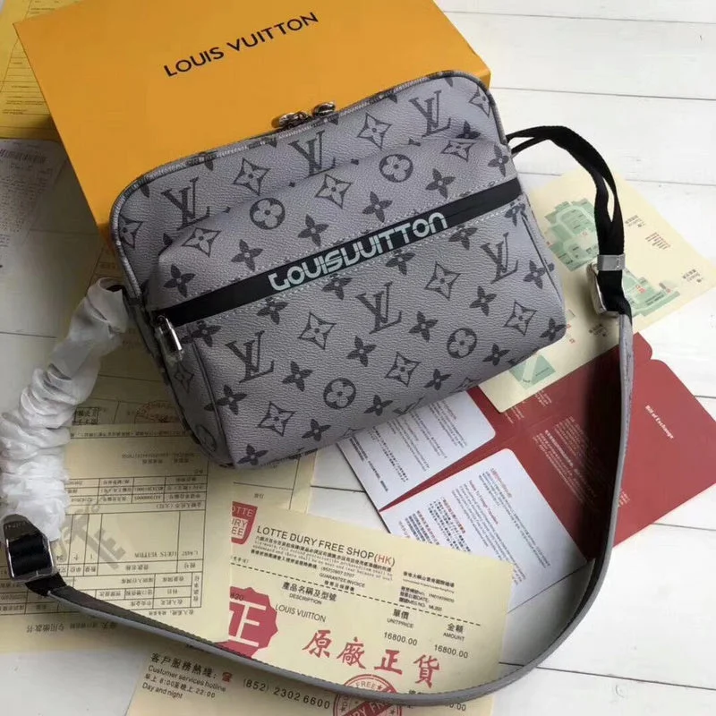 Louis Vuitton bags with a chain - link trim and a leather body for a modern edgeBoldCollect - LOUIS VUITTON BAGS - 1294