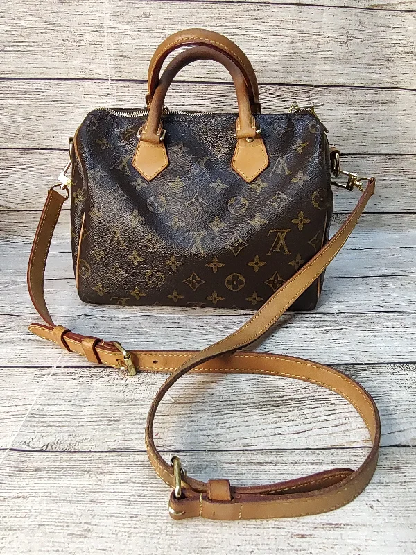 Louis Vuitton bags with a chain - link trim and a leather body for a modern edgeHandbag Luxury Designer By Louis Vuitton  Size: Medium