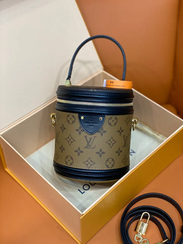 Louis Vuitton bags with a chain - link trim and a leather body for a modern edgeBoldCollect - LOUIS VUITTON BAGS - 1833