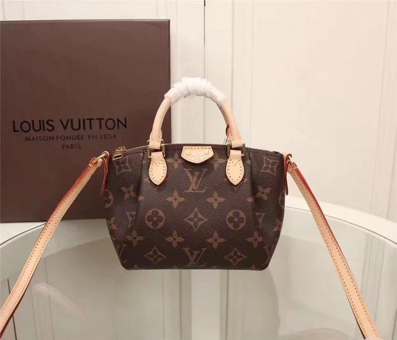 Louis Vuitton bags with a chain - link trim and a leather body for a modern edgeBoldCollect - LOUIS VUITTON BAGS - 1844