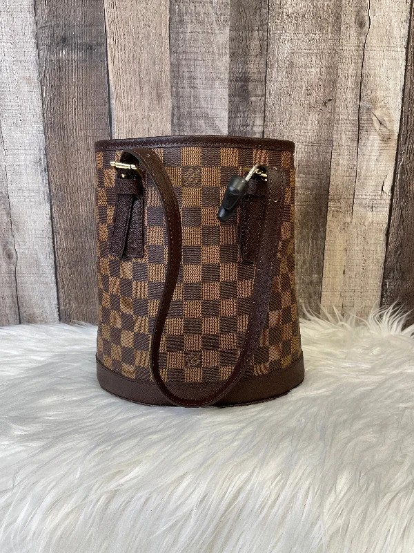 Louis Vuitton bags with a chain - link trim and a leather body for a modern edgeHandbag Designer By Louis Vuitton  Size: Large