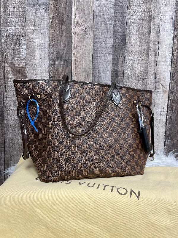 Louis Vuitton bags with a chain - link trim and a leather body for a modern edgeHandbag Luxury Designer By Louis Vuitton  Size: Large