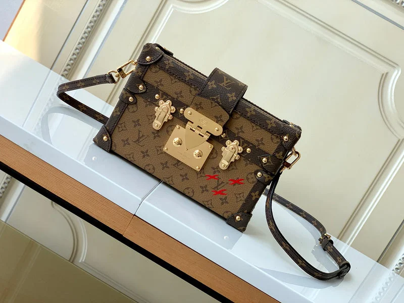 Louis Vuitton bags with a chain - link trim and a leather body for a modern edgeBoldCollect - LOUIS VUITTON Bags - 188