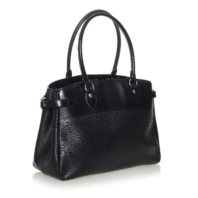 Louis Vuitton bags with a chain - link trim and a leather body for a modern edgeLouis Vuitton Epi Passy PM (SHG-28206)